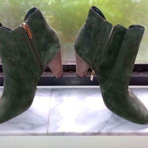 Vince Camuto Green Zip Suede Booties Size 8.5 NWOT